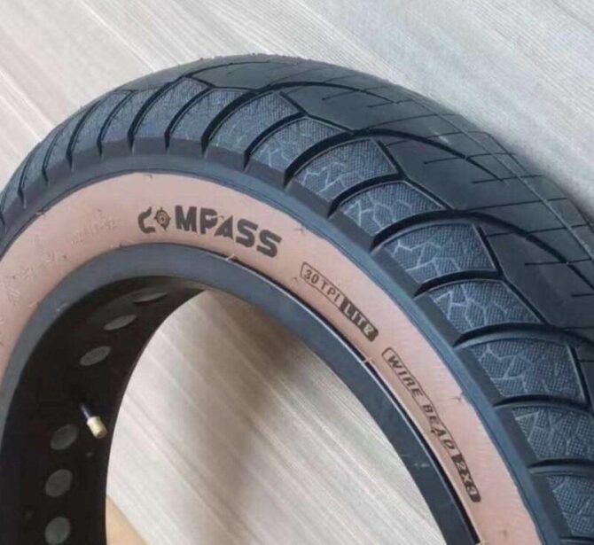 Compass 20x4.00 Slick Fat Bike Dış Lastik Klasik Amber Yanak - Görsel 2
